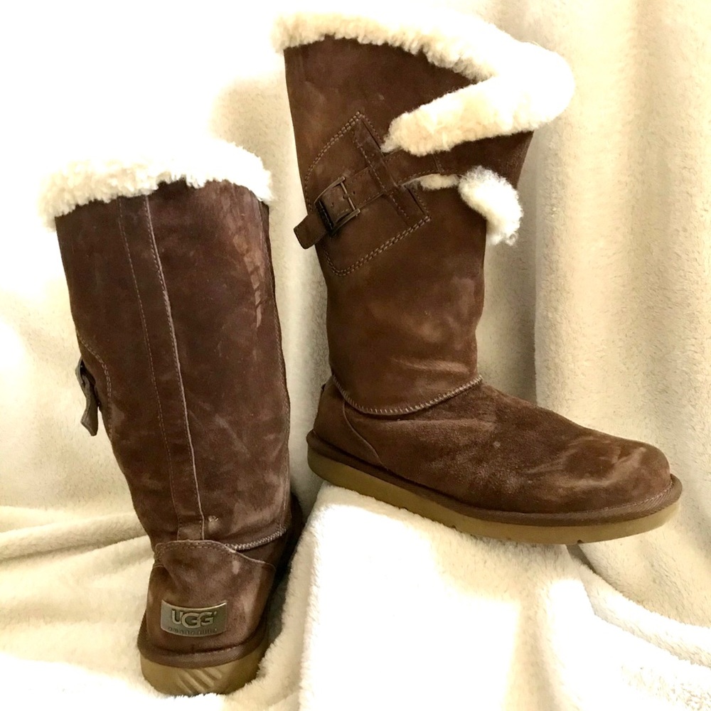 Authentic UGG Messenger Boots Chestnut Size 7